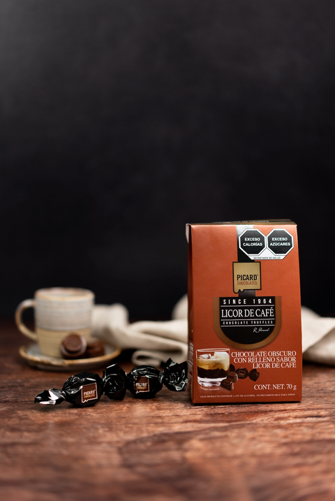 Pirámide de Chocolate Obscuro con Relleno Sabor Licor de Café